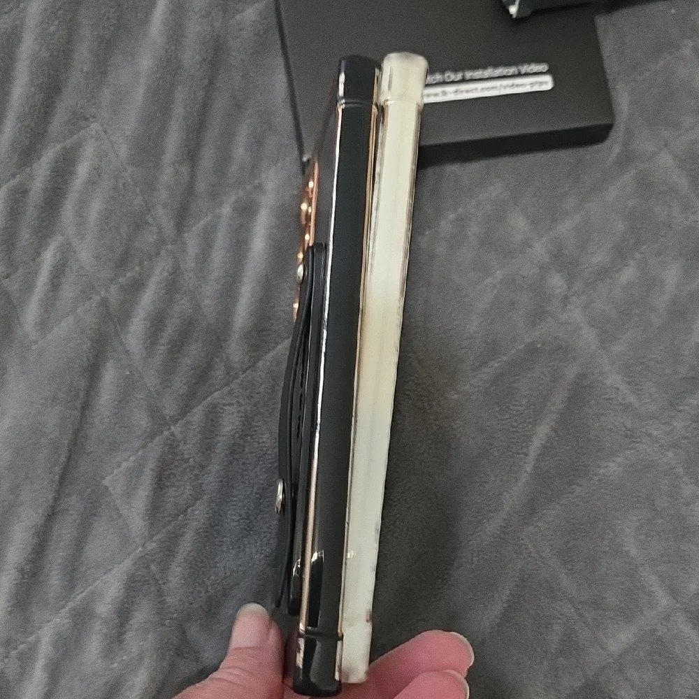 Tempered Glass Screen Protector for Smartphones - Black and Gold
